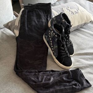 Vuori women’s Dark Camo Everyday Joggers- super comfy for errands or brunch.